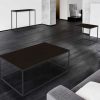Table de salon avec un cadre en acier peinture noire epoxy et plateau en céramique acier