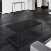 Table de salon avec un cadre en acier peinture noire epoxy et plateau en verre laqué noir
