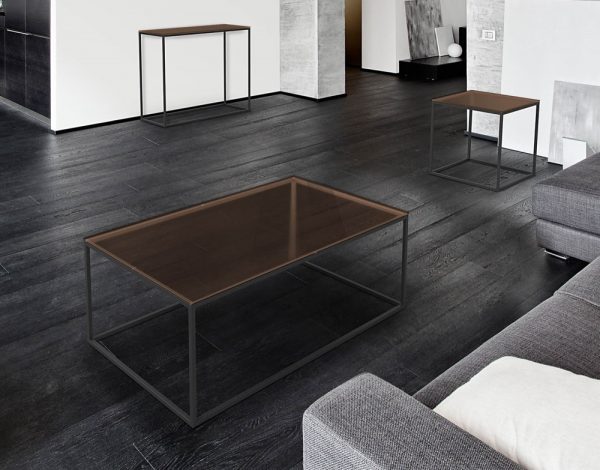 able de salon avec un cadre en acier peinture noire epoxy et plateau en verre sepia
