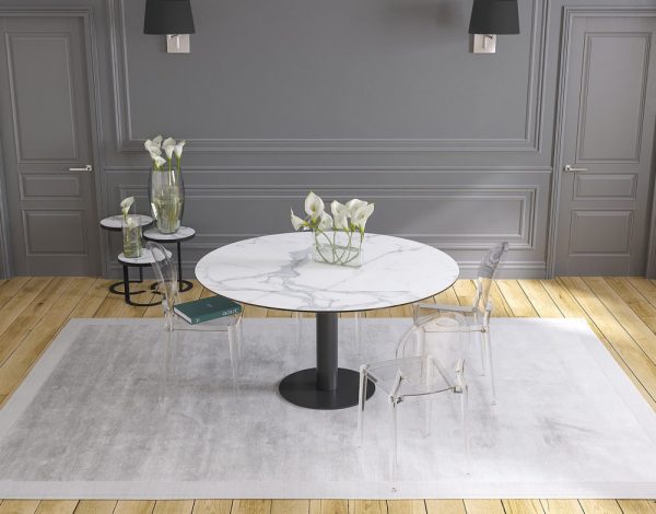 Grande table ronde en céramique marbre mat