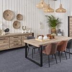La salle à manger UDINE réalisée en décor bois avec des détails en noir mat