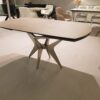 Table en céramique boomerang fermé