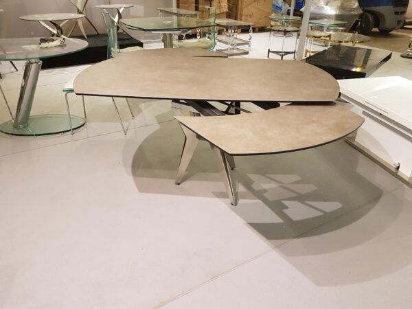 Table en céramique avec rallonge intégré . Ouverture mécanique facile par effet boomerang