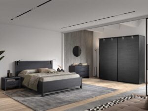 Chambre avec un lit de 160 cm, une garde-robe de 217 cm, 2 chevets et une commode de 110 cm