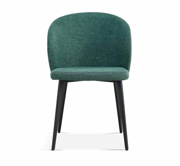 Chaise en tissu de couleur verte. Les pieds sont en métal noir mat.